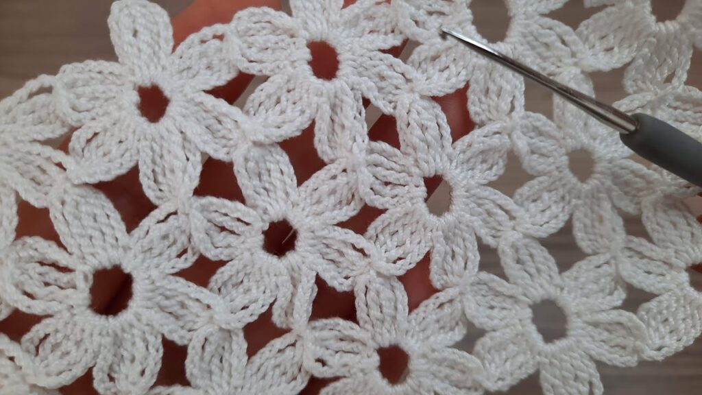 WONDERFUL FLOWERS 😲MUY HERMOSO👏Easy crochet knitting that will spark curiosity! TREND CROCHET IDEA!
