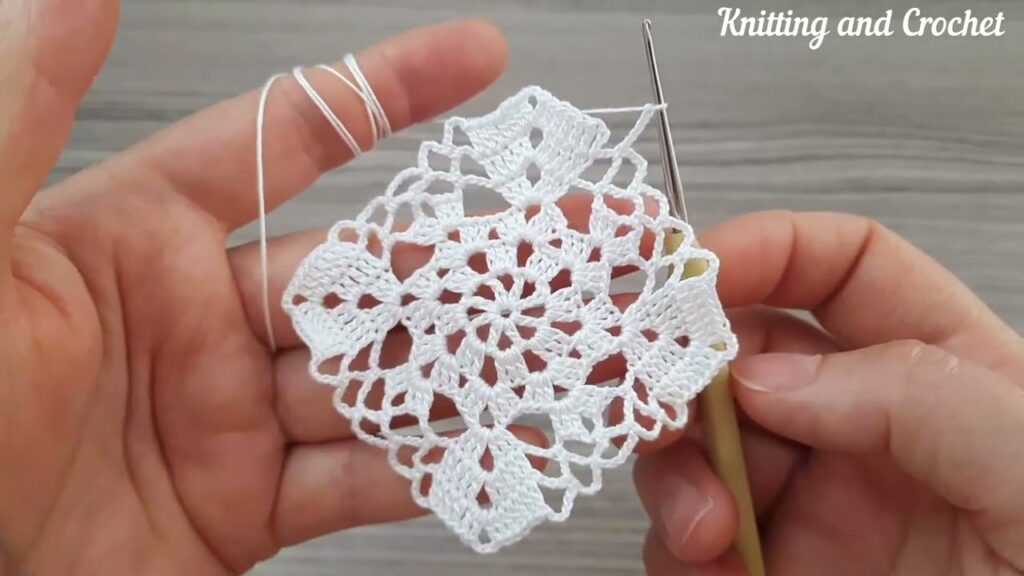 VERY EASY BEAUTIFUL SQUARE CROCHET: How to Crochet for Beginners tutorial very fun model to make