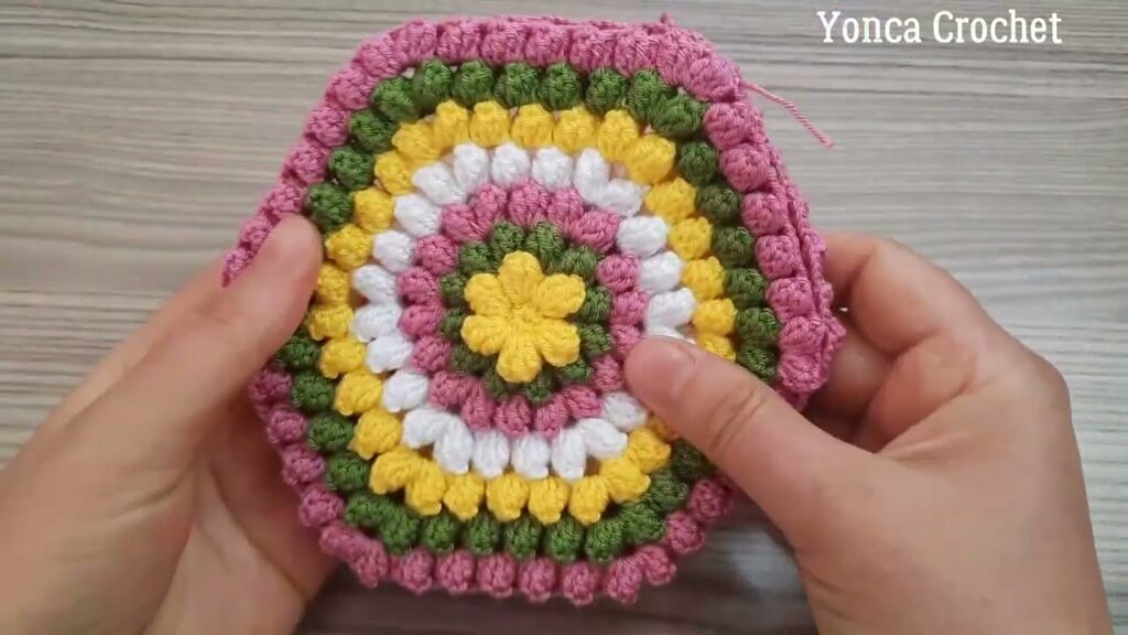 How to Crochet Bag Pattern Love at First Sight I fell in love with this flower at first sight!