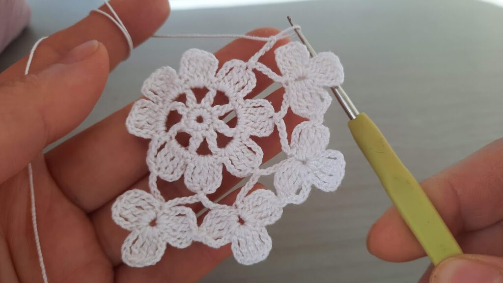SUPER EASY BEAUTIFUL FLOWER CROCHET KNITTING MODEL 💞Şahane Çok Kolay Tığ işi örgü modeli 2022