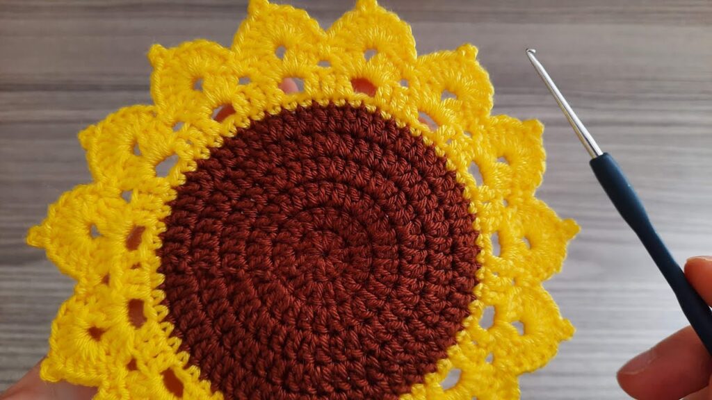 Very Easy To Make Crochet Sunflower Coaster Model let’s crochet together * tığ işi Ayçiçek modeli