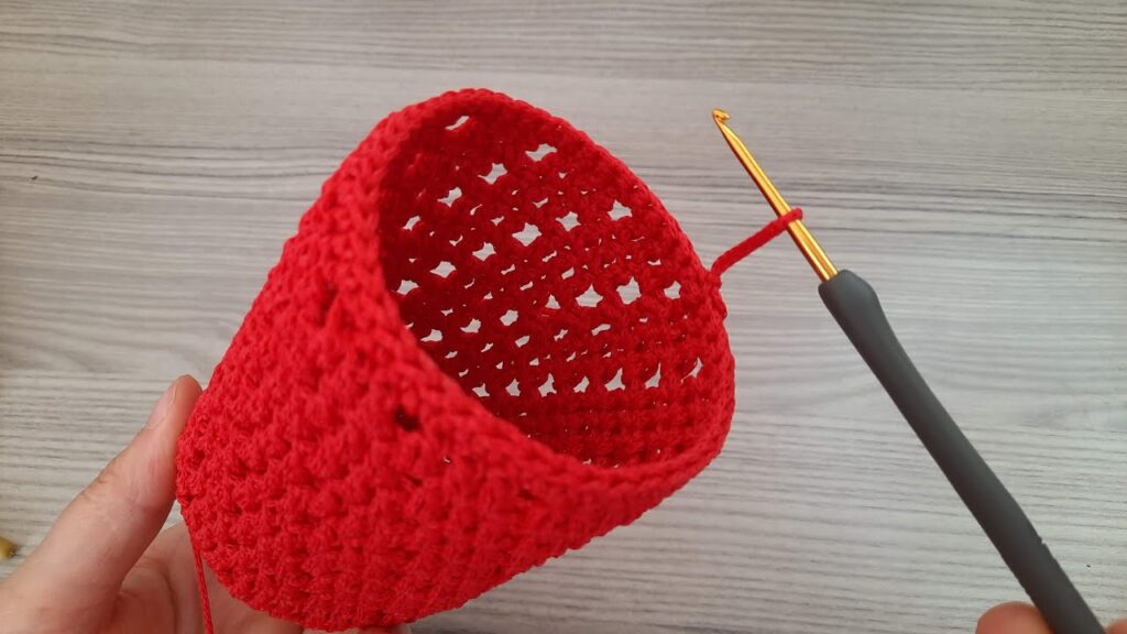 WOW 😲 What did I do with the plastic ring? My friend liked it very much.TREND CROCHET IDEA!