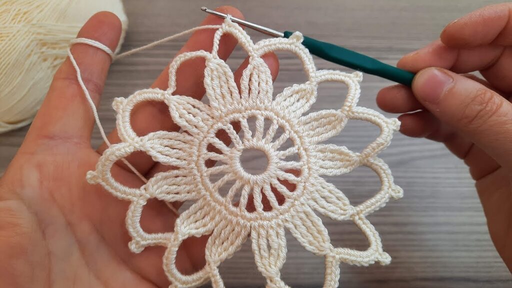 Wonderful Flower Crochet Pattern / Crochet Lace Detailed Description Tutorial for Beginners