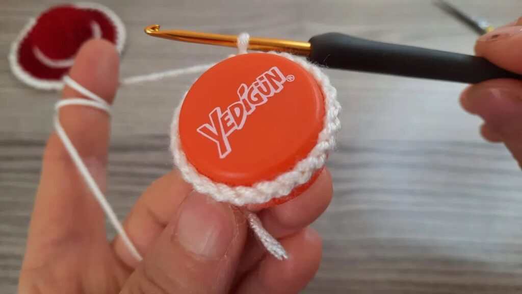 Look what I did with the Fanta Coke cap. amazing crochet knitting patternr