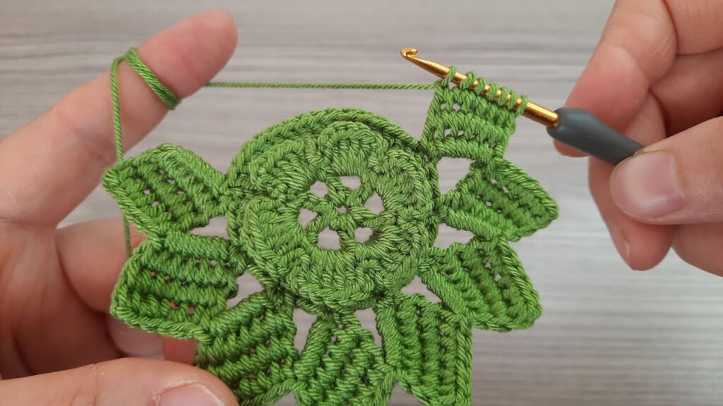 Wow! Gorgeous Crochet😲 sell as much as you can. Crochet Gorgeous Flower Knitting..