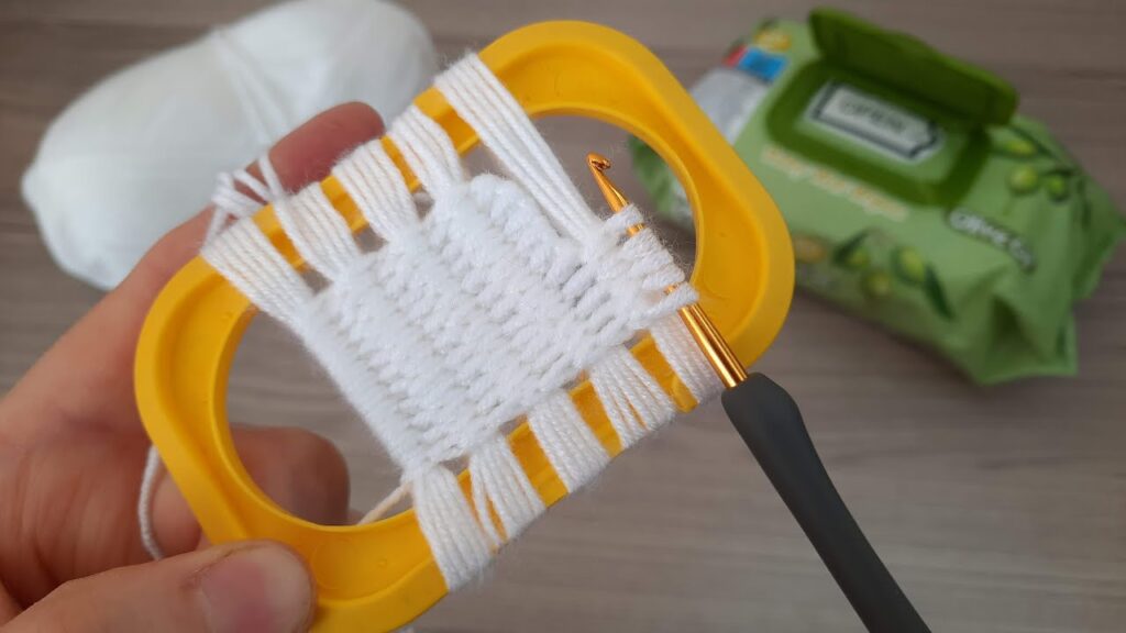 Look what I did ✔Wow! super idea how to make eye catching crochet key chain Vay! süper fikir tığ işi