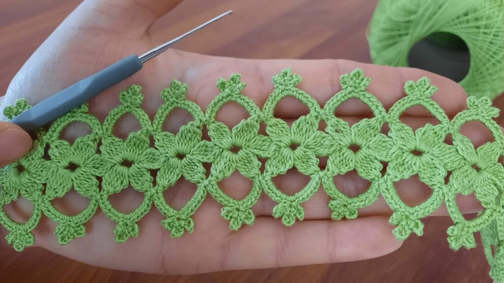 Wonderful Watch the gorgeous flowers crochet knitting pattern. Like and Share Muhteşem Tığ işi Örgü