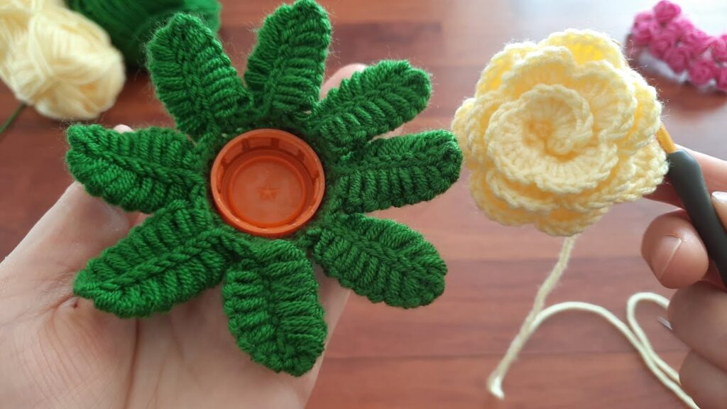 AWESOME Watch the gorgeous flowers crochet knitting pattern. Like and Share Tığ işi Örgü