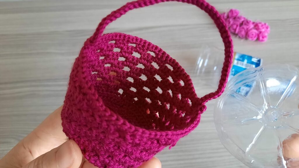 INCREDIBLE CROCHET IDEA😲 How to knit a crochet basket from a Super Easy water bottle?