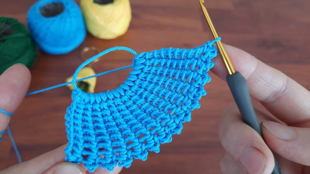 AMAZING BELL-SHAPED CHRISTMAS GIFT KEYRING MAKING/Very easy how to watch/christmas gift/
