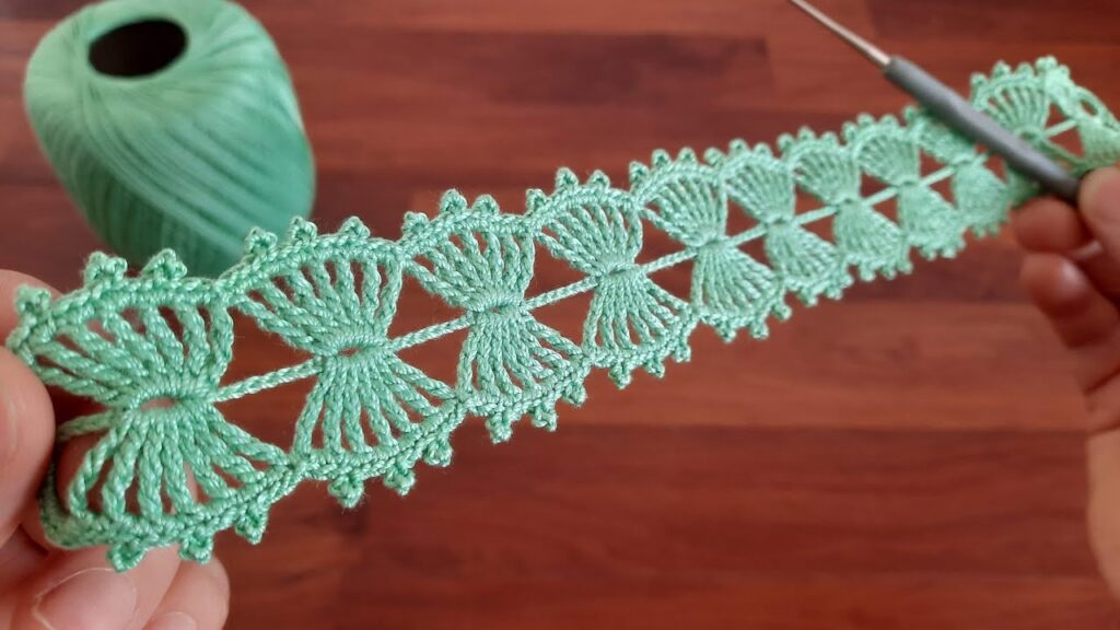 Wonderful floral crochet knitting pattern lace making, step-by-step explanation for beginners.