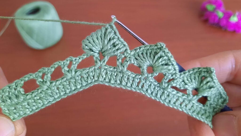 LEARN HOW TO MAKE A BEAUTIFUL CROCHET, step-by-step instruction for beginners in crochet training