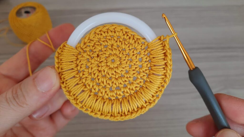 Wonderful Watch the gorgeous crochet knitting pattern. Like and Share Muhteşem Tığ işi Örgü
