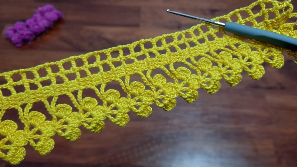 Watch the gorgeous flowers crochet knitting pattern. Like and Share Muhteşem Tığ işi Örgü Modeli