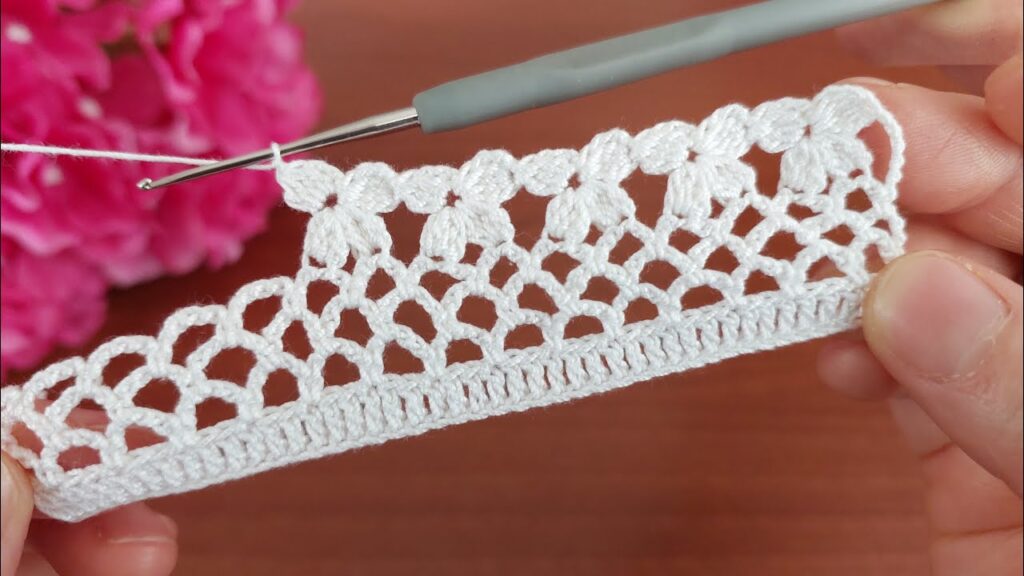 Crochet for Beginners: How to Make a Simple Crochet Flower in 5 Minutes