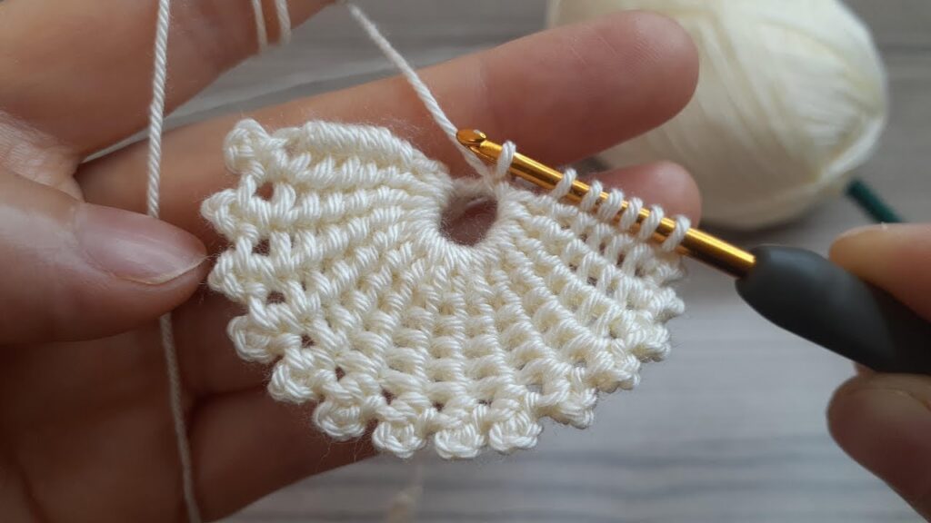 How to Crochet a Hairband in 10 Minutes – Even Beginners Can Make It!