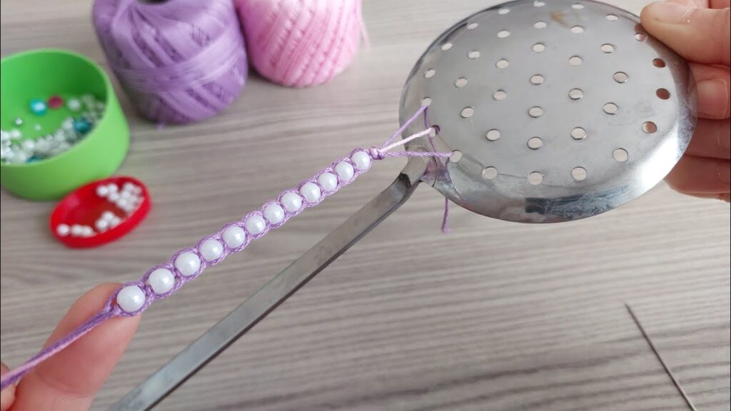 Unbelievable!! Scoop and wool, beads. Make it very easy, sell and earn money. DIY ideas