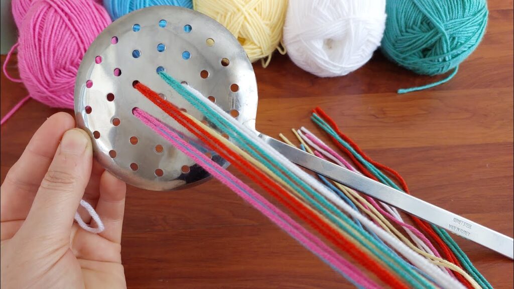 Unbelievable!! Scoop and wool. Very easy bracelet make, sell and earn money. DIY ideas