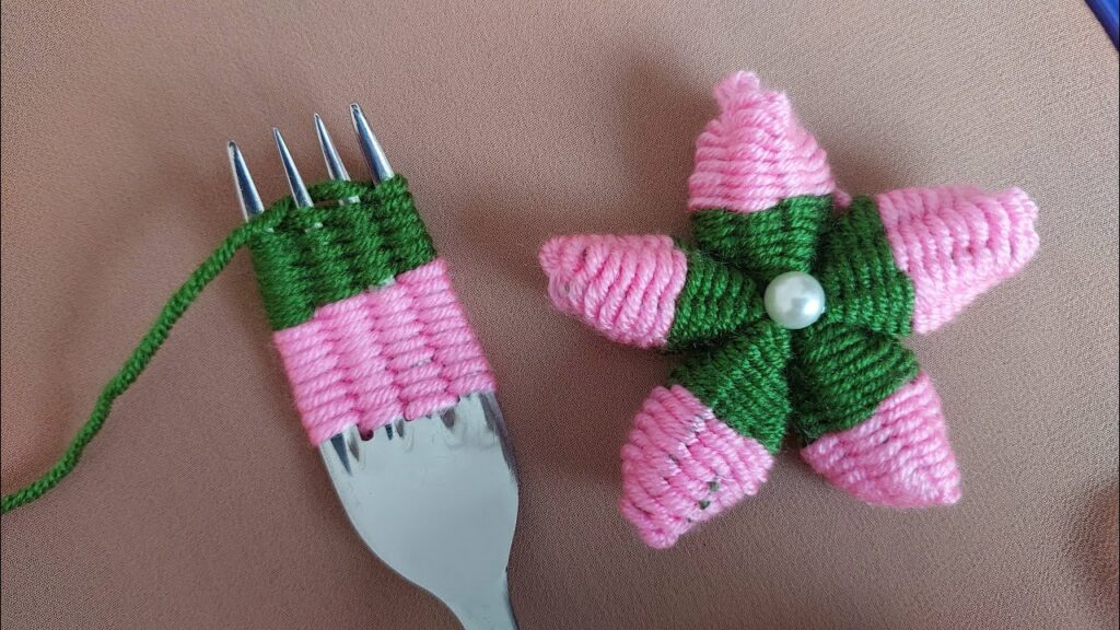 WOW !😍ATTENTION IT WAS EXTREMELY CUTE👌 LOOK AT WHAT I DID WITH A FORK AND YARN.