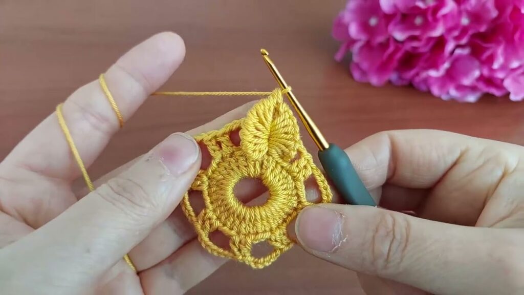 Wow!!😍😍 Practical Iridescent Floral Crochet Pattern Knitting