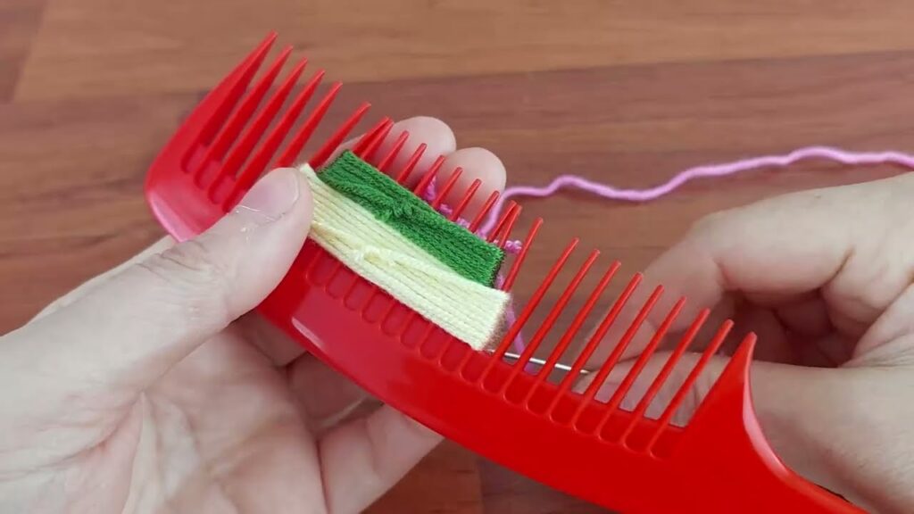 AWESOME!! how to make an easy flower with comb and yarn very simple DIY knitting pattern