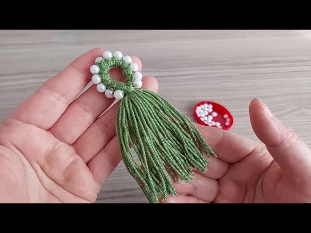 Amazing!! ♥ If you have rope and beads with you, you should try this door ornament right away.