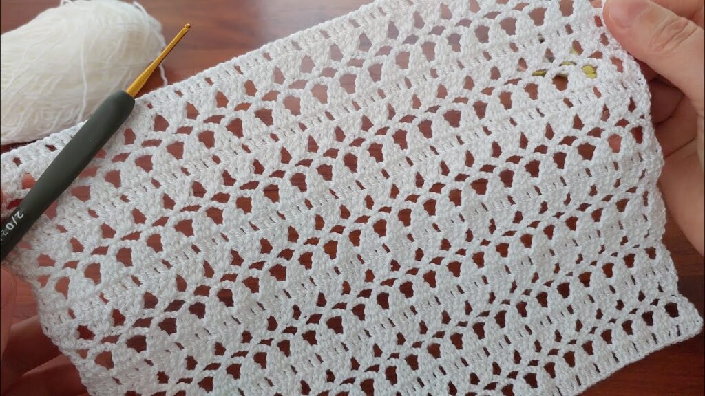 Mind-Blowing Crochet: Exquisite Tablecloth, Blouse, Fashion-forward Bag, Gorgeous Table Runner,Shawl