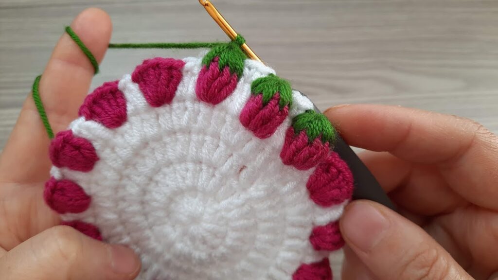 Super Simple Strawberry Motif Crochet coffee mug-coaster Tutorial – Step by Step – Tığ işi örgü