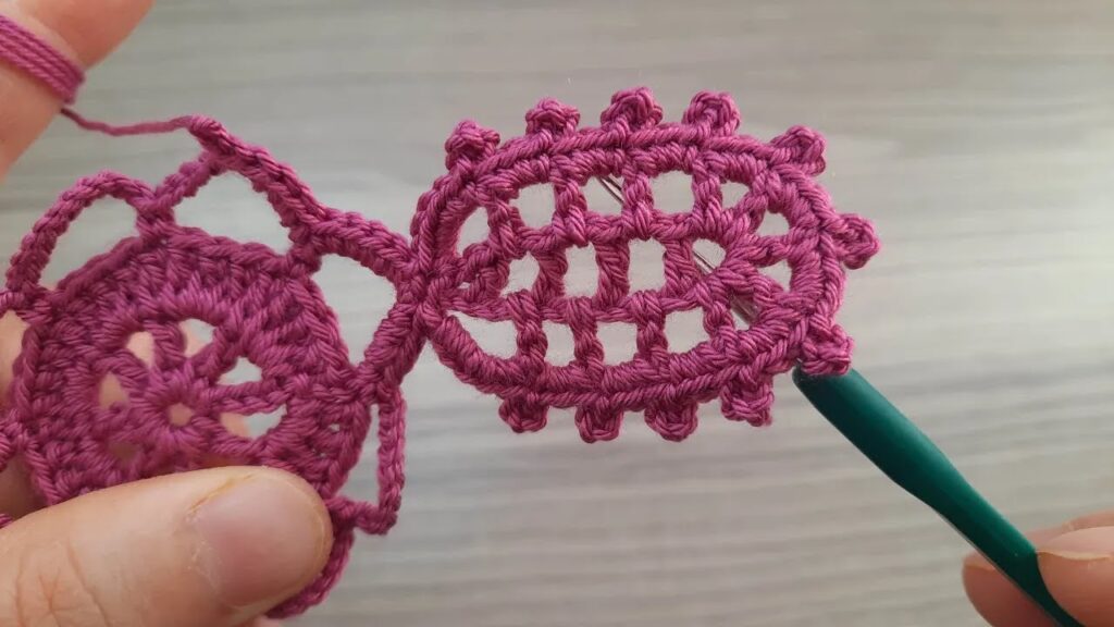 Exquisite Crochet Flower Pattern Using Variegated Yarn 💗 Expressing Knitting Affection