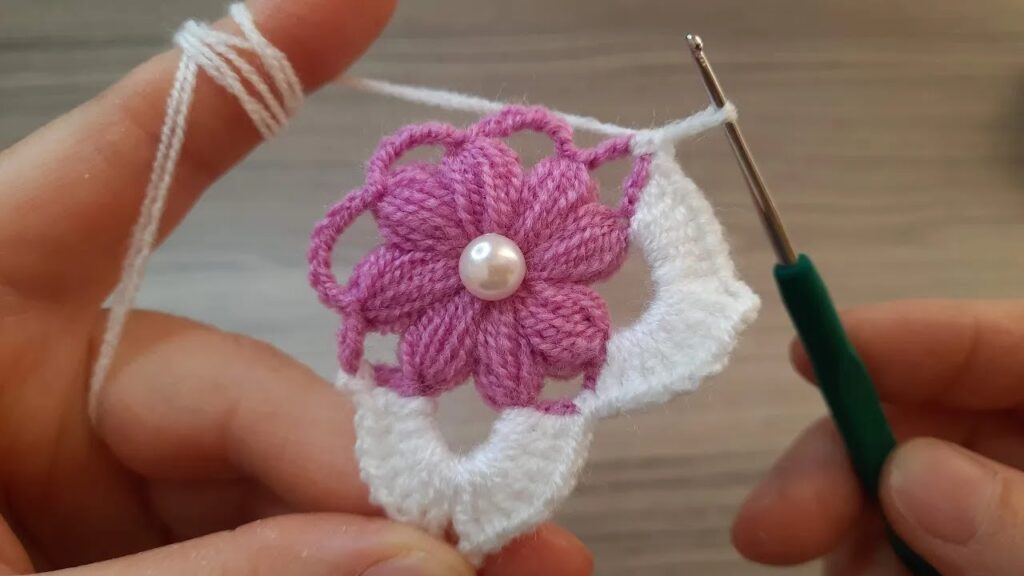 Gorgeous Beautiful and Flashy Crochet Flower Motif Pattern – Knitting Love Tığ işi Şahane Örgü Motif