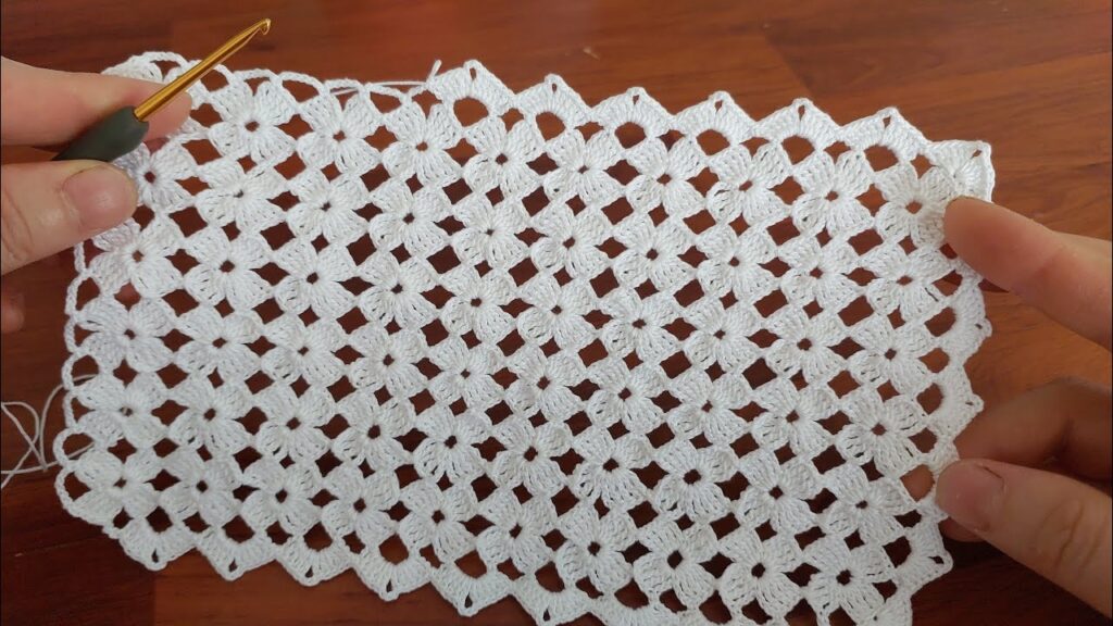 Creating a Stunning Crochet Flower – Your Neighbors Will Love It! Knitting love