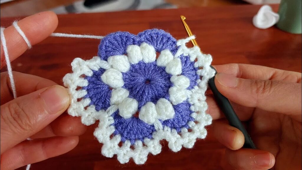 💯 Unleash Your Creativity with a Beginner-Friendly 3D Crochet Flower Tutorial! Easy Crochet Rose