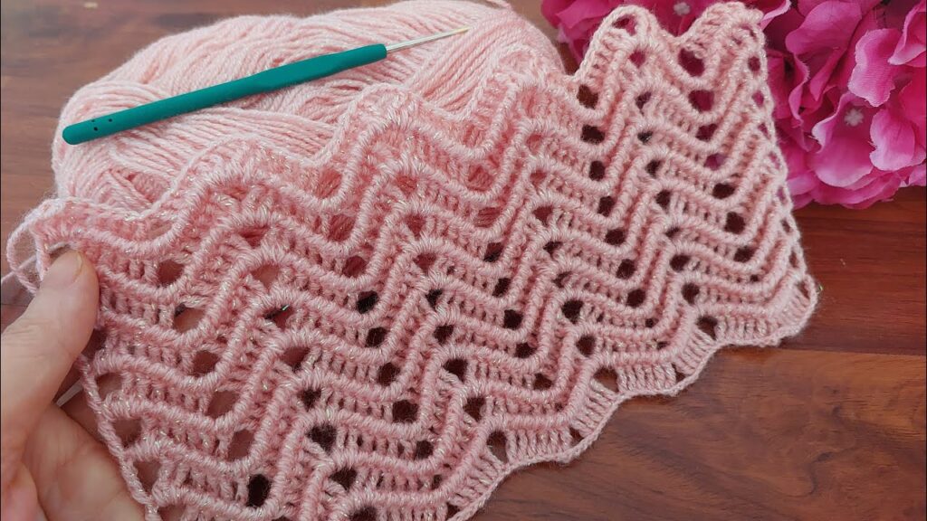 “Mesmerizing Craft: Crochet Magic Unveiled in a Perfect Flower Stitch Baby Blanket! 🌼💖 #KnittingJoy