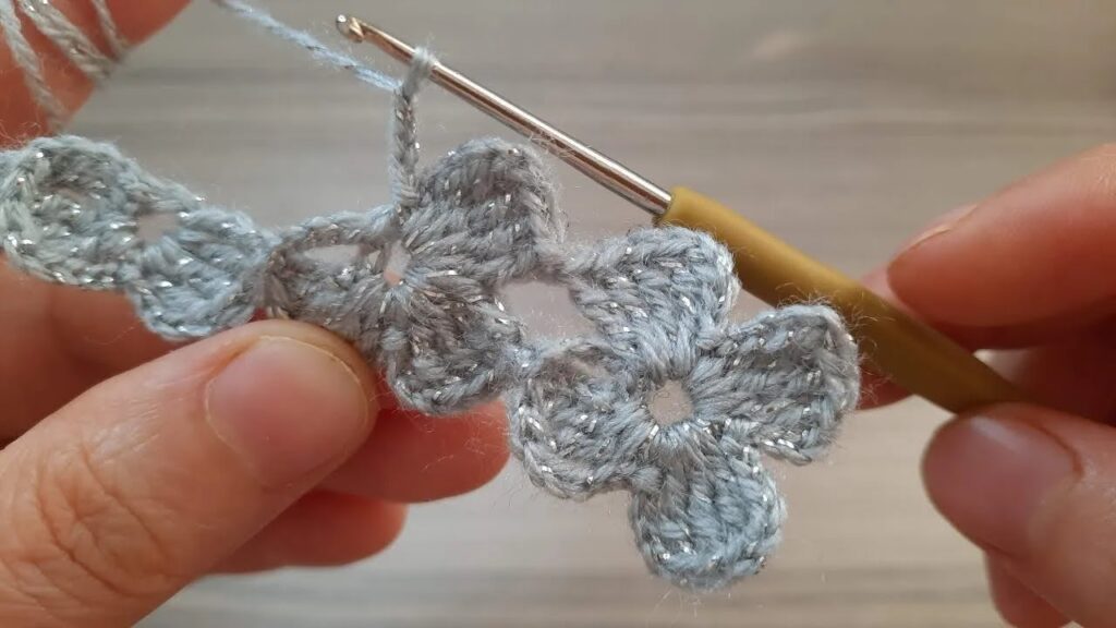 Wonderful: Stunning Flower Crochet with Silvery Yarn! 🌸✨ Step-by-Step Tutorial