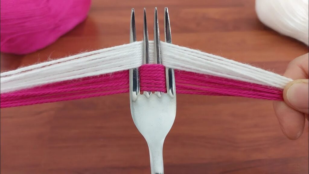 😍EXQUISITELY ADORABLE CREATION!👌 SEE THE CHARMING YARN CRAFT I CRAFTED WITH A FORK