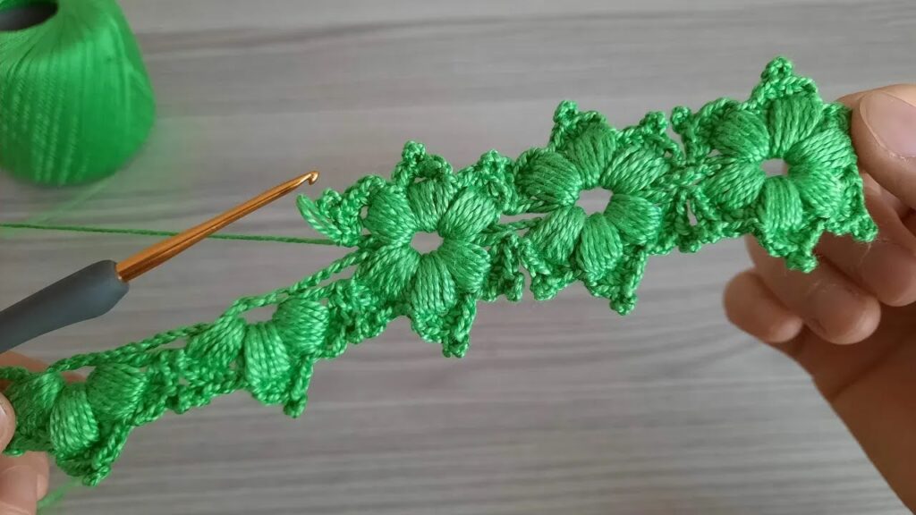 Fantastic Crochet Flower Lace | Step-by-Step Tutorial for Beginners / Crochet Passion