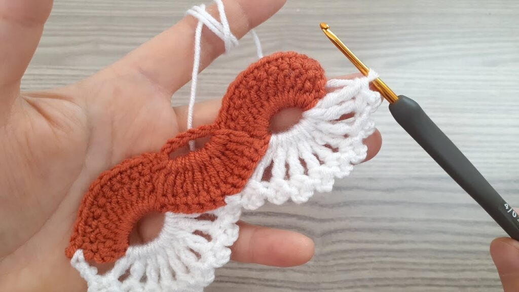 Super Knitting Crochet:Step-by-Step Tutorial for a Gorgeous Hairband with an Amazing Crochet Pattern
