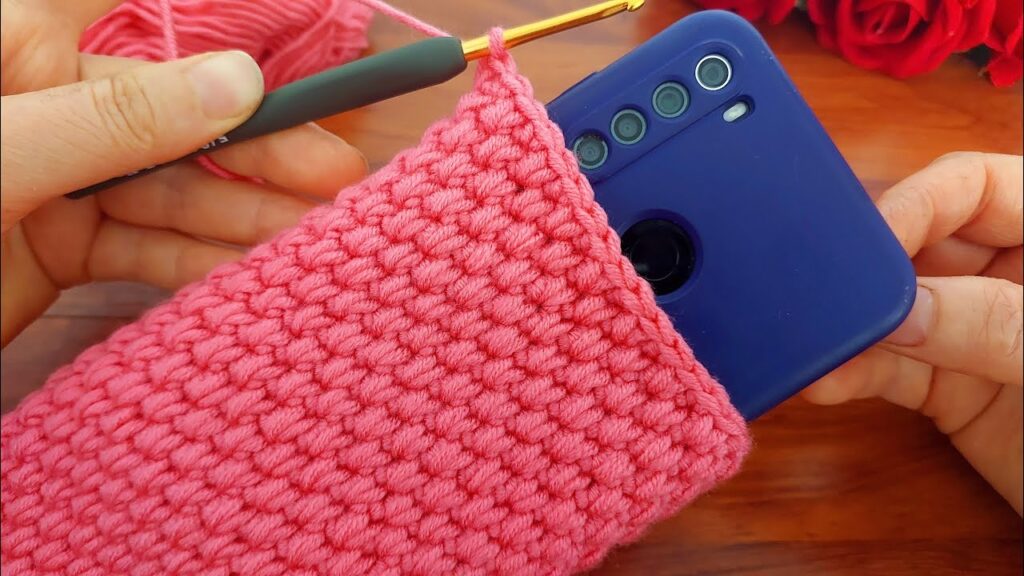 The Easiest Way to Carry Your Smartphone: A Tutorial on Crafting a Stunning Crochet Bag”