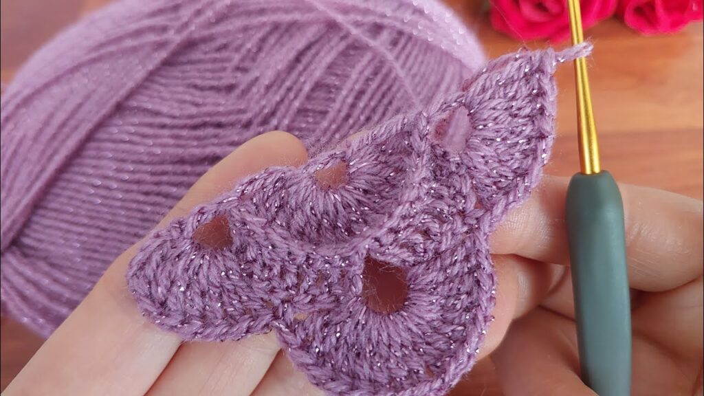 Wonderful Crochet: My God, What a Beauty! | Simple and Stylish Triangle Scarf Pattern Tutorial