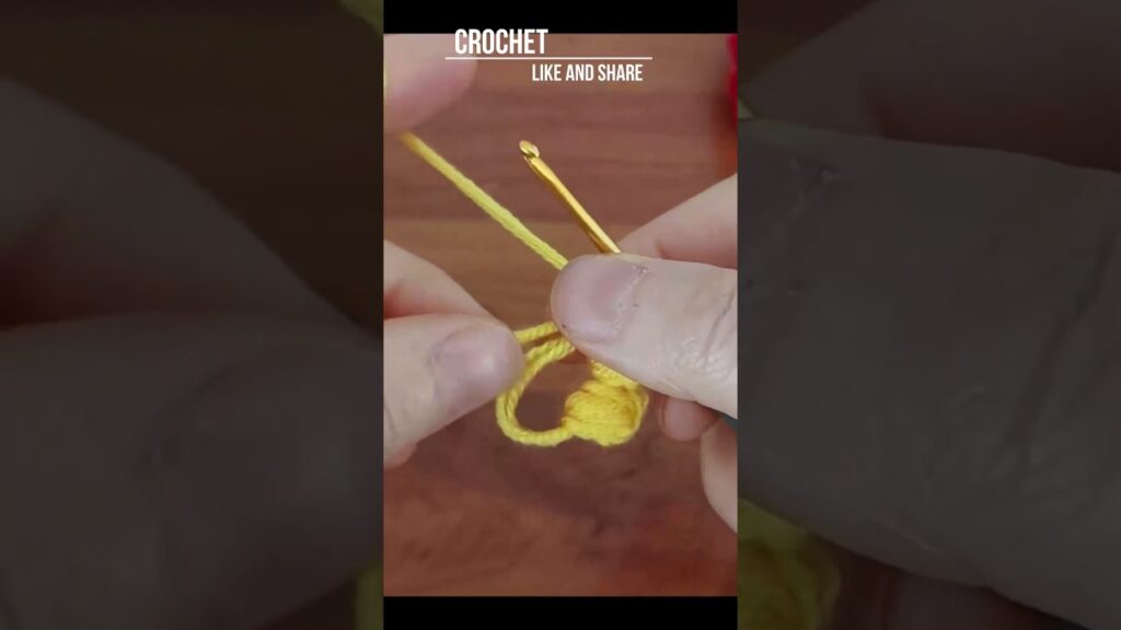 Quick Tutorial: 3D Fantastic Crochet Flower Keychain 🌹 Easy Crochet Rose for Beginners” 🧶🔑