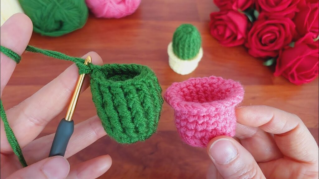 Create a Wonderful Crochet Gift! 😍 Learn How to Craft Your Own Crocheted Cactus Perfect for Gifting