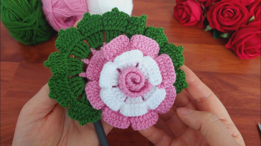 3D💯Wonderful idea🌿How to make an eye-catching crochet rose home ornament? How to knit pots & leaves
