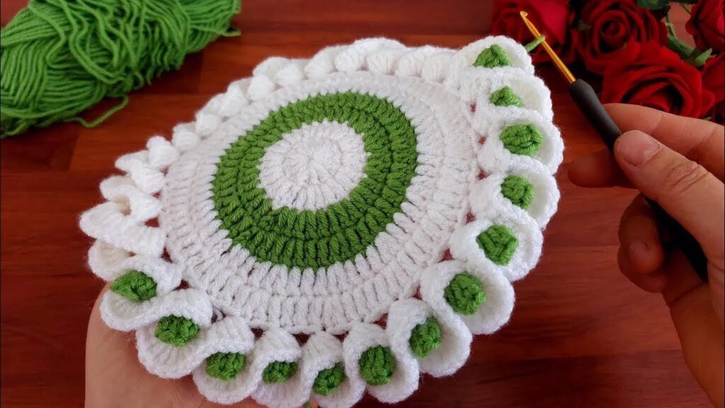 Crafting a Lovely and Simple 🥰 Tutorial for a Decorative 3D Crochet Coffee Coaster