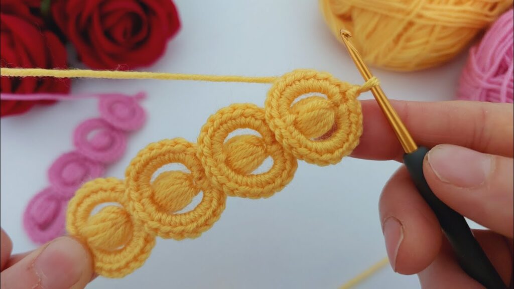 Eye-Catching 3D Crochet Hair Band: Stunning Headband Tutorial! ✨