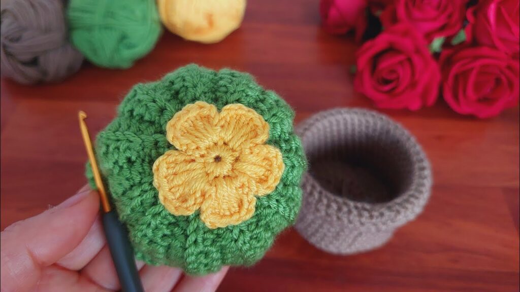 Wow! How to Make a Eye-Catching Crocheted Home Ornament? Knitting a Cactus and a Small Bag -Tutorial