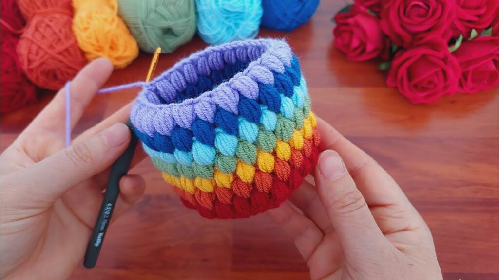 Crafting a 3D Crochet Pen Holder: Unique DIY Gift Idea – Step-by-Step Tutorial for an Elegant Pen