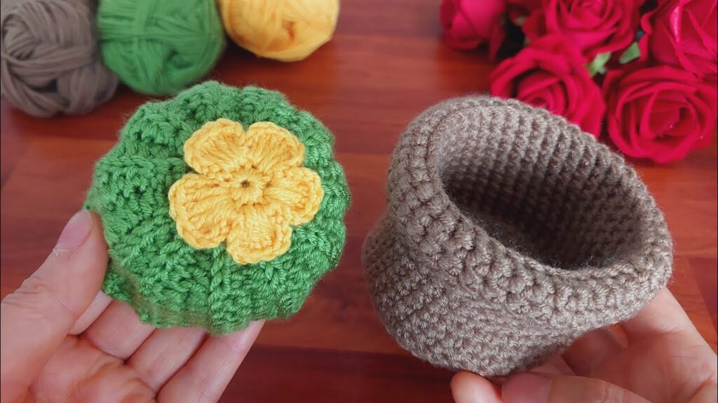 Wonderful Crafting Eye-Catching Crocheted Home Decor: How to Knit a Cactus and Mini Bag!
