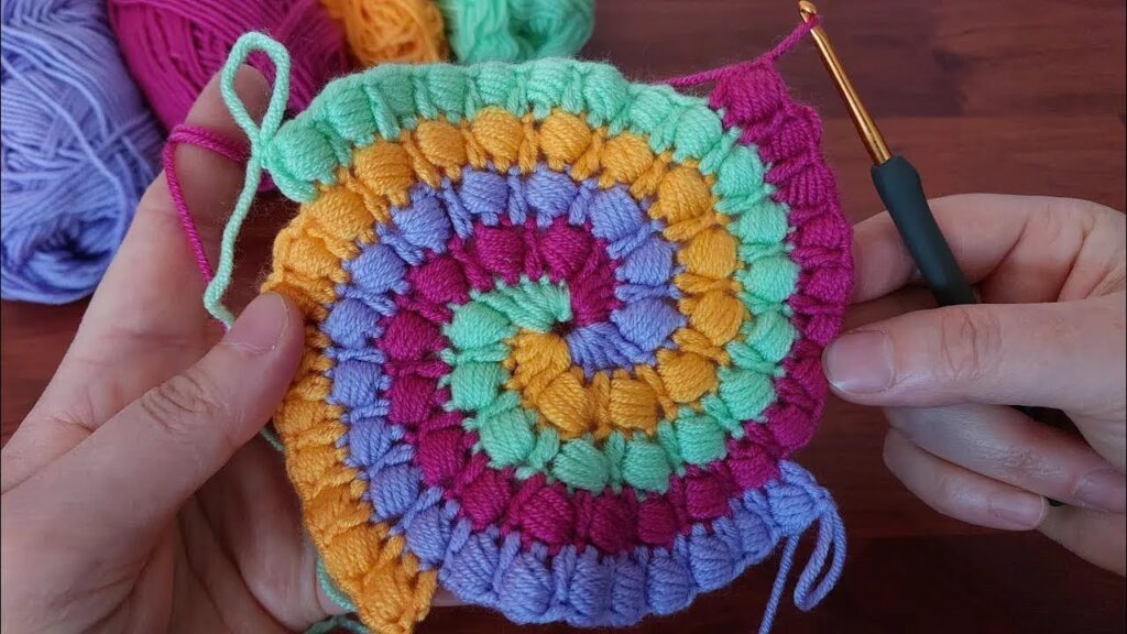Wow: How to Crochet a Colorful Spiral Knitting Pattern – A Project to Brighten Your Neighbors’ Day!