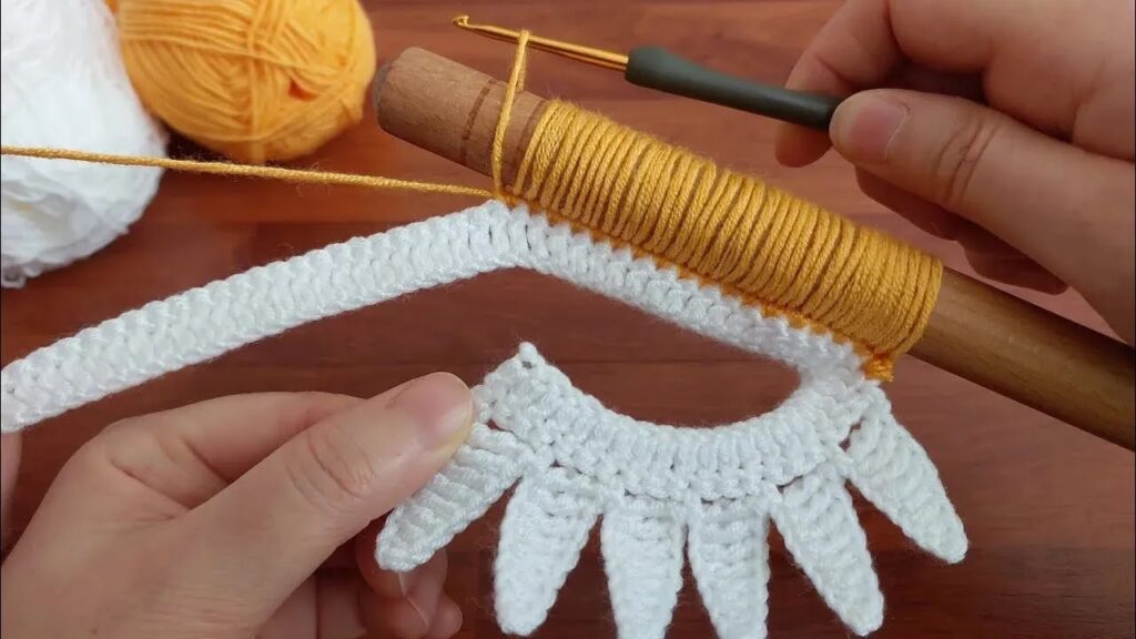 Wonderful DIY: Simple and Practical Crochet Keychain with Flower Embellishment ✔