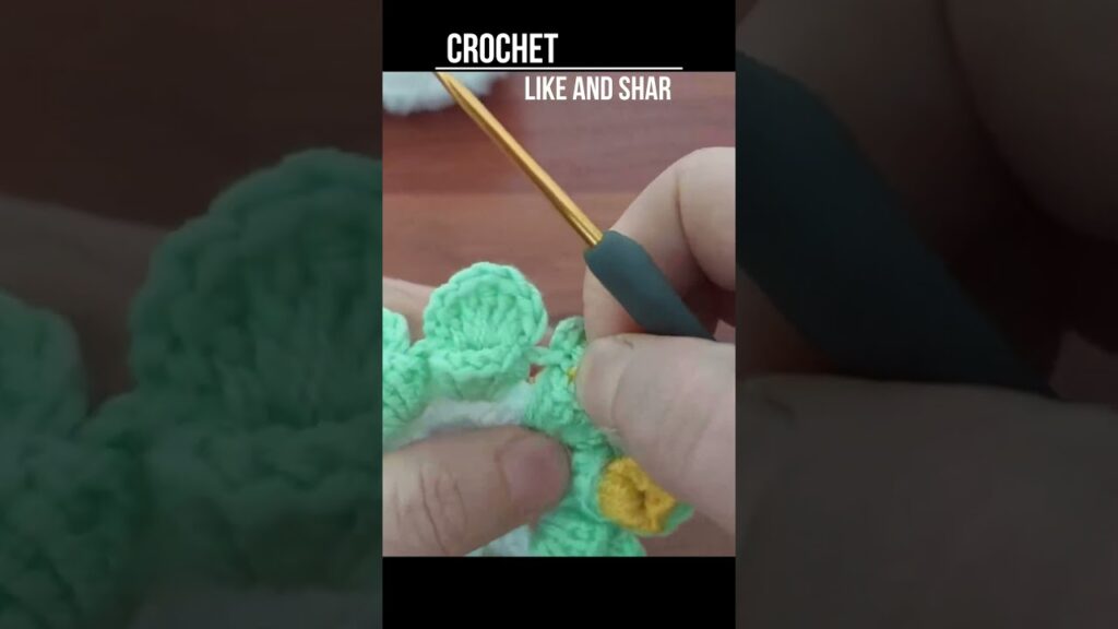 Quick Crochet: Blossom Your Skills in 60 Seconds! #crochet #shortvideo